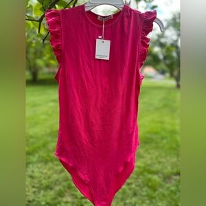 MANGOPOP FUSHIA CUTE CREWNECK BODYSUIT WITH RUFFLE SLEEVE - MEDIUM - *NEW*